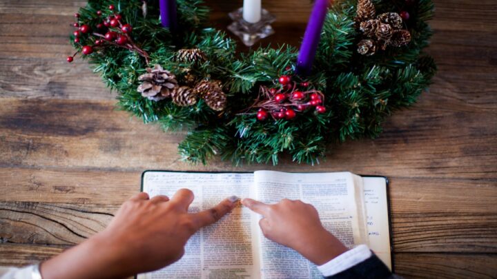 Advent wreath with Bible